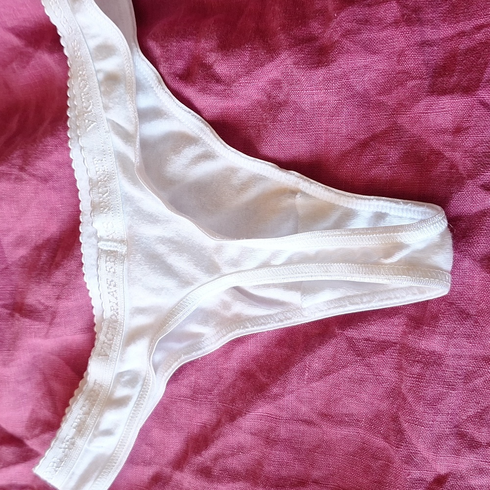 2 Pairs of Painties (1)Vic Secret Low Rise Thong Size M (1) Pair purple Size 6 - Picture 6 of 10